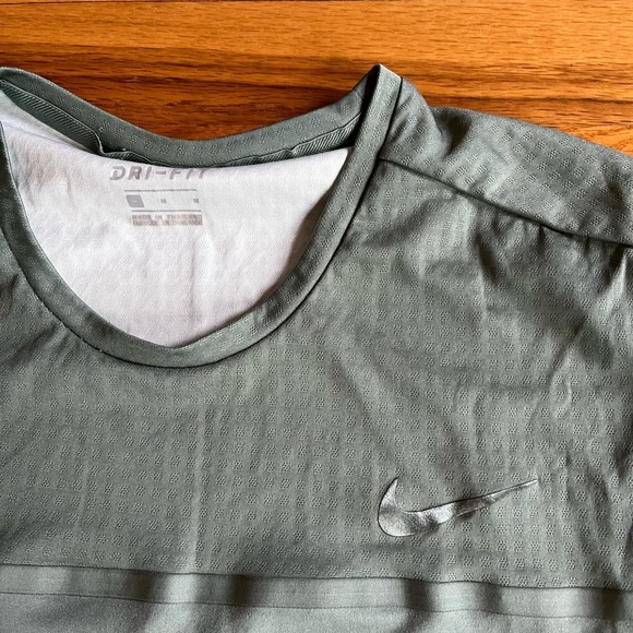 NIKE Dri Fit Green Short Sleeve Running Shirt M - Picture 2 of 4
